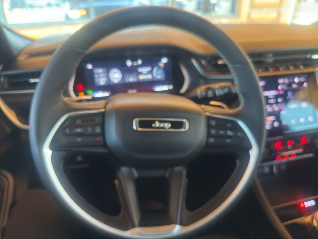 Used 2024 Jeep Grand Cherokee Altitude AWD/4WD image 12