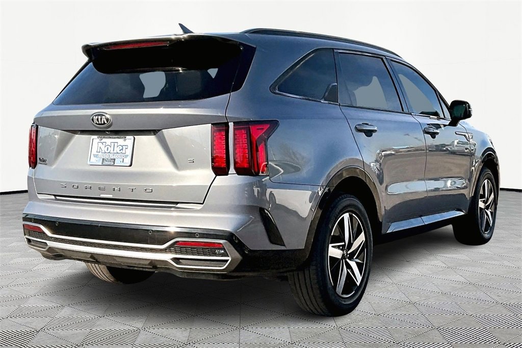 Used 2021 Kia Sorento S image 2