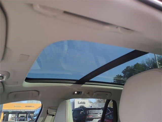 Used 2021 Volvo V60 T5 Cross Country w/ Lounge Package image 19