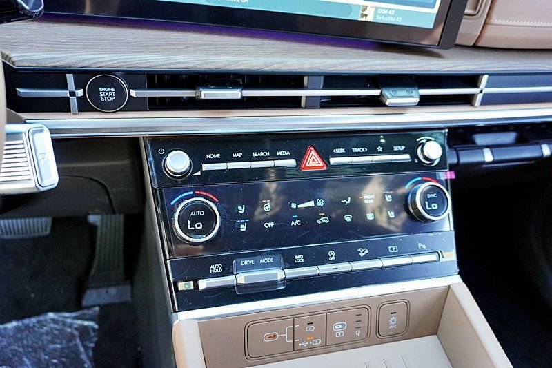 New 2025 Hyundai Santa Fe Limited AWD/4WD image 36