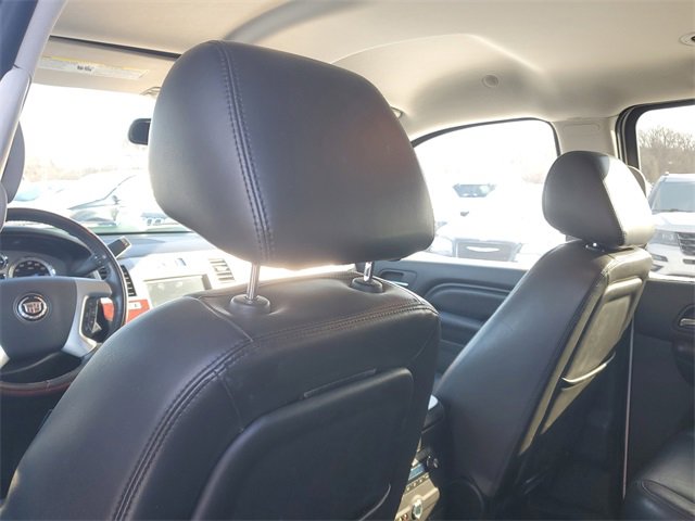 Used 2011 Cadillac Escalade AWD image 10