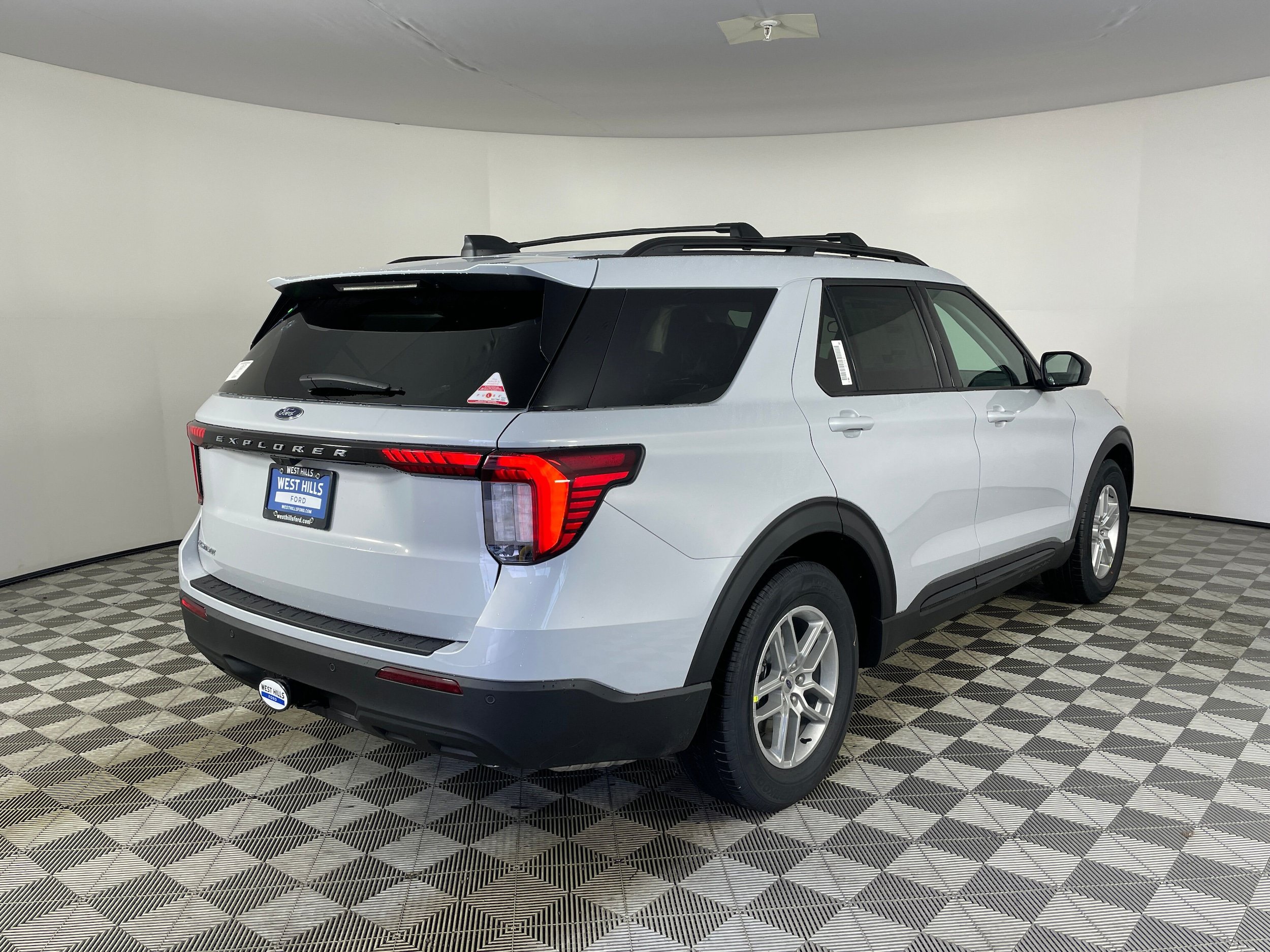 New 2026 Ford Explorer Active RWD image 6