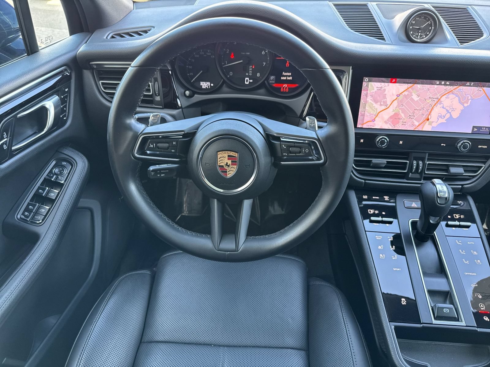 Certified 2022 Porsche Macan AWD/4WD image 16