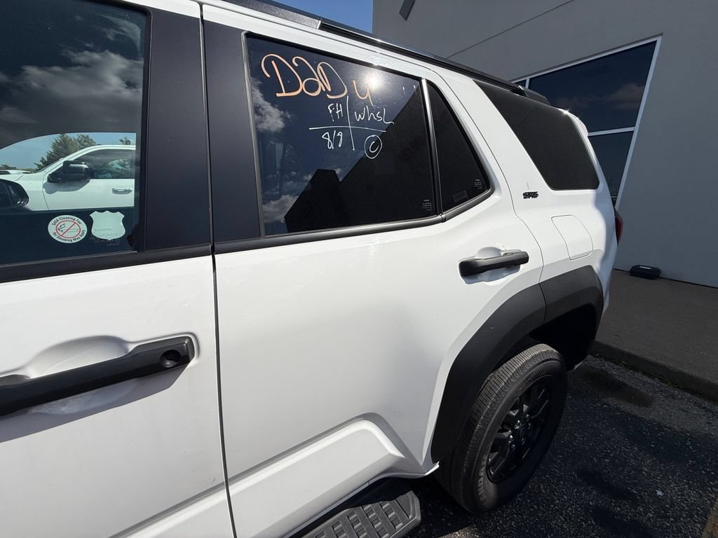 Used 2025 Toyota 4Runner SR5 AWD/4WD image 33