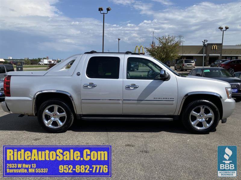 Used 2013 Chevrolet Avalanche LTZ AWD/4WD image 4