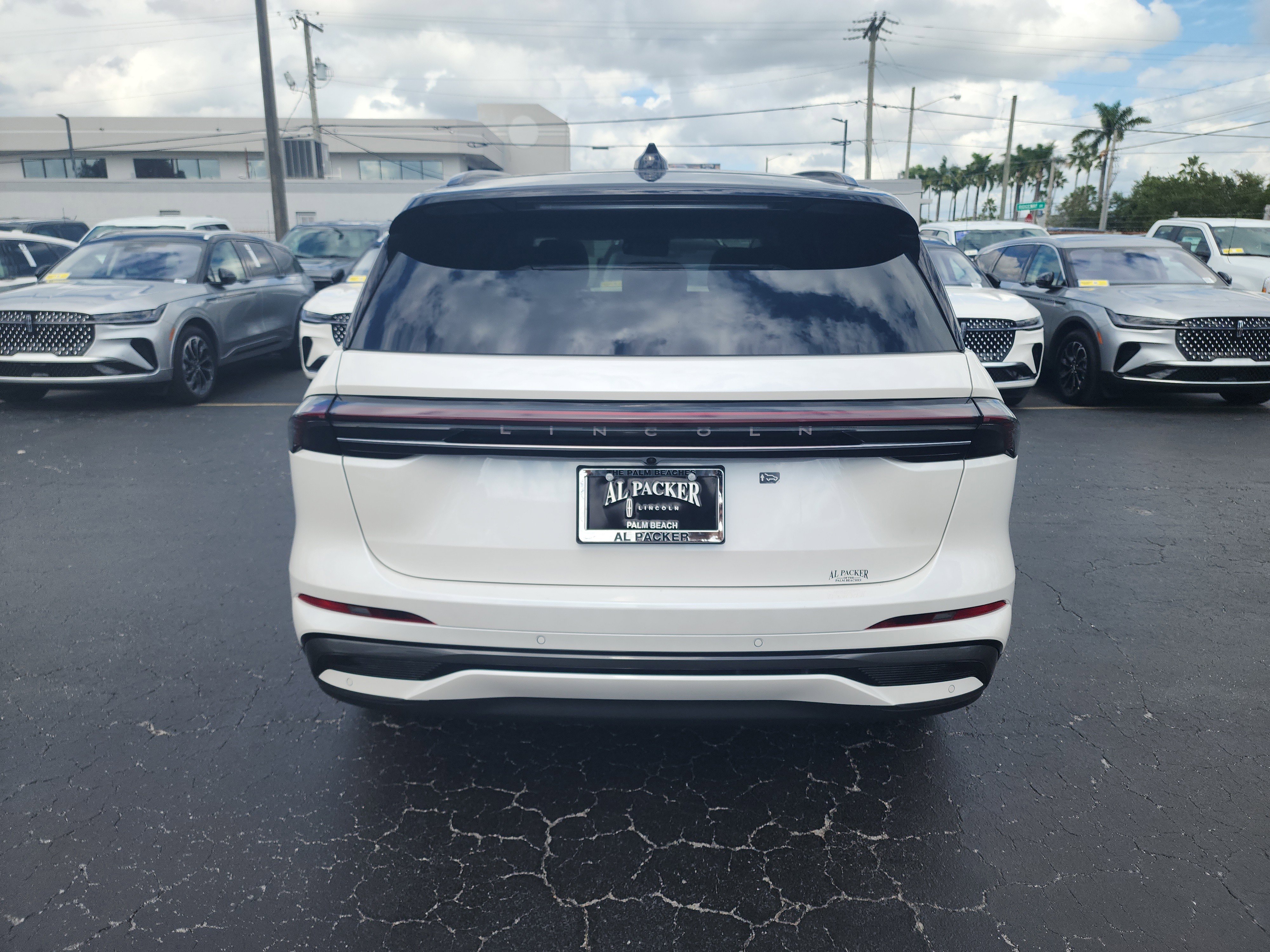 New 2026 Lincoln Nautilus Reserve w/ Jet Appearance Package image 4