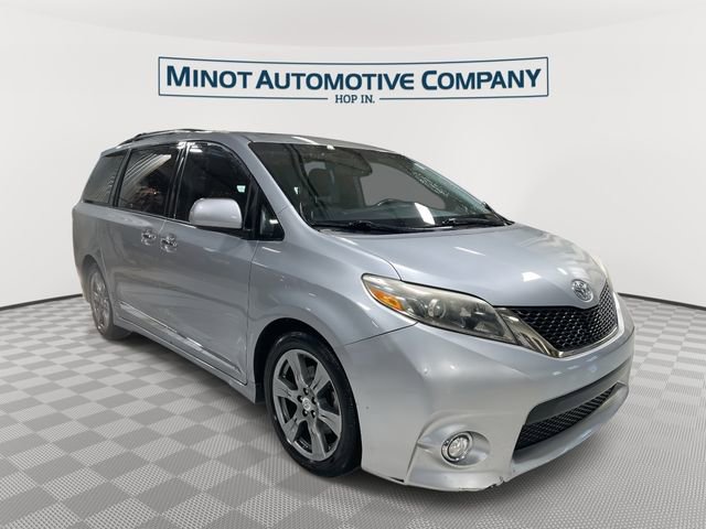 Used 2017 Toyota Sienna SE video 1