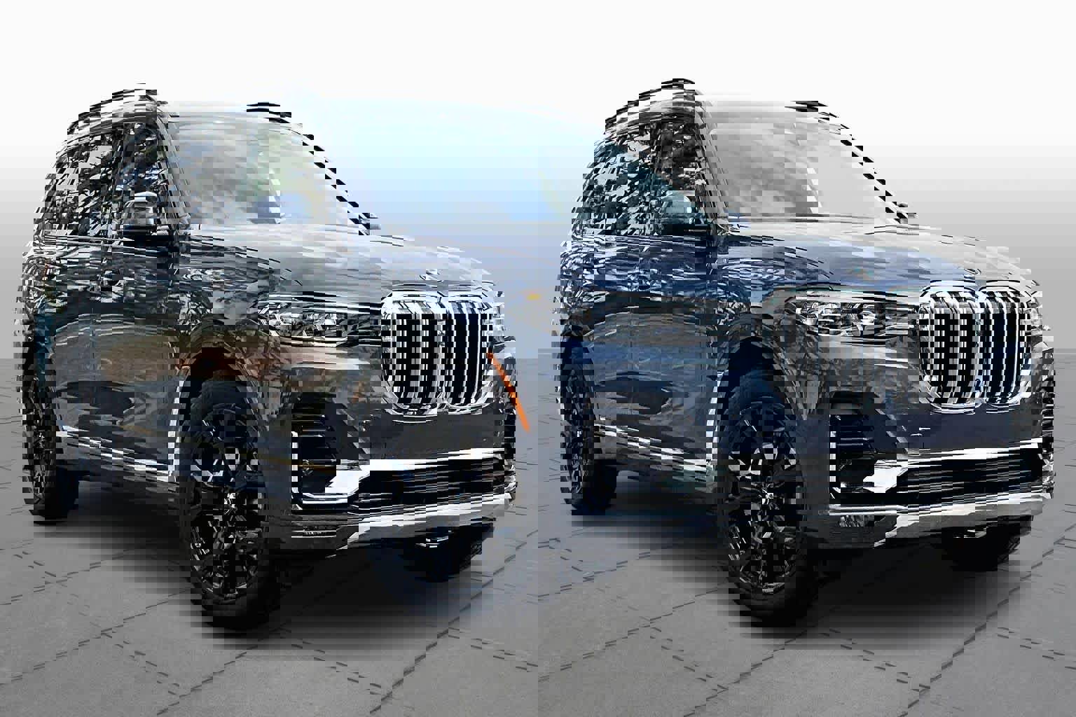 Used 2022 BMW X7 xDrive40i w/ Premium Package image 3