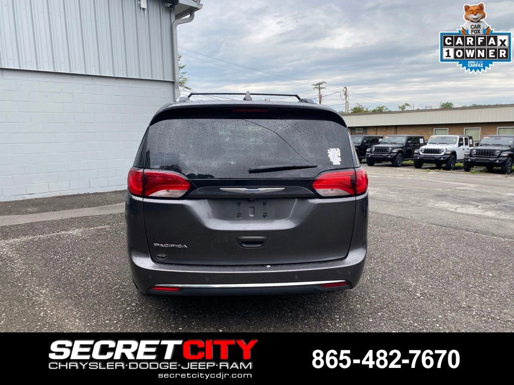 Used 2017 Chrysler Pacifica Touring-L Plus w/ Tire & Wheel Group FWD image 6