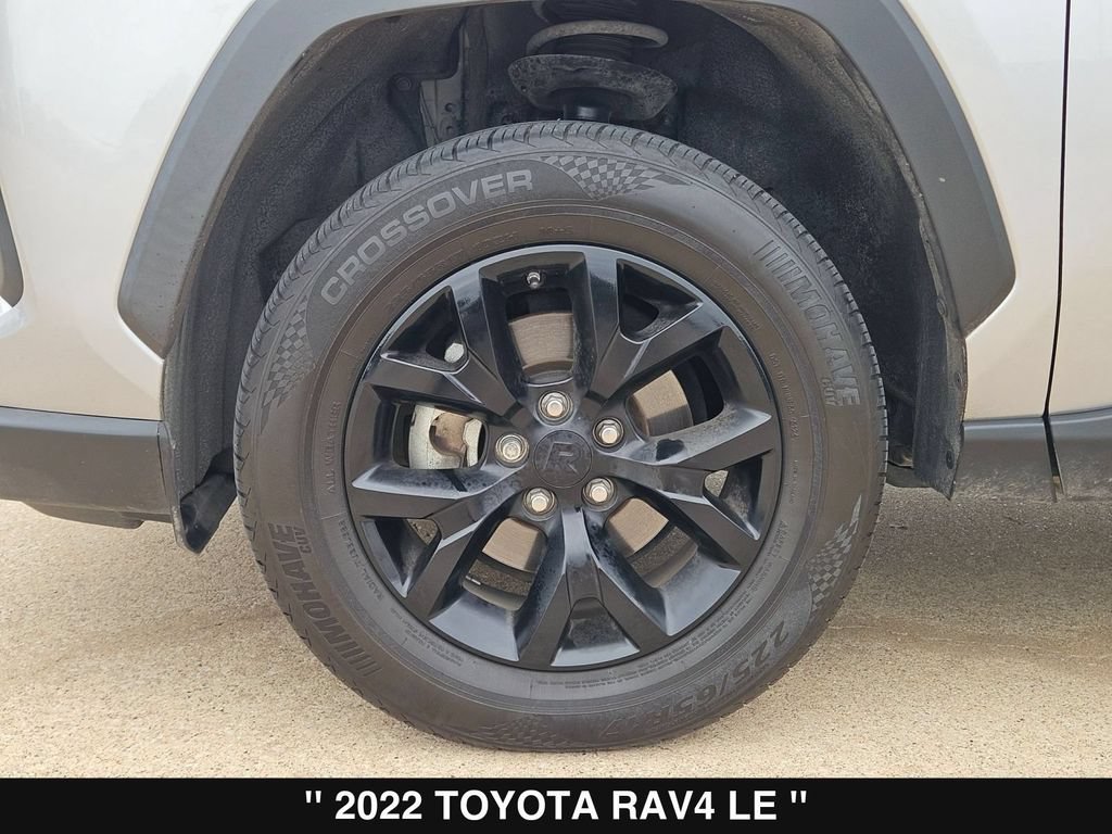 Used 2022 Toyota RAV4 LE FWD image 30
