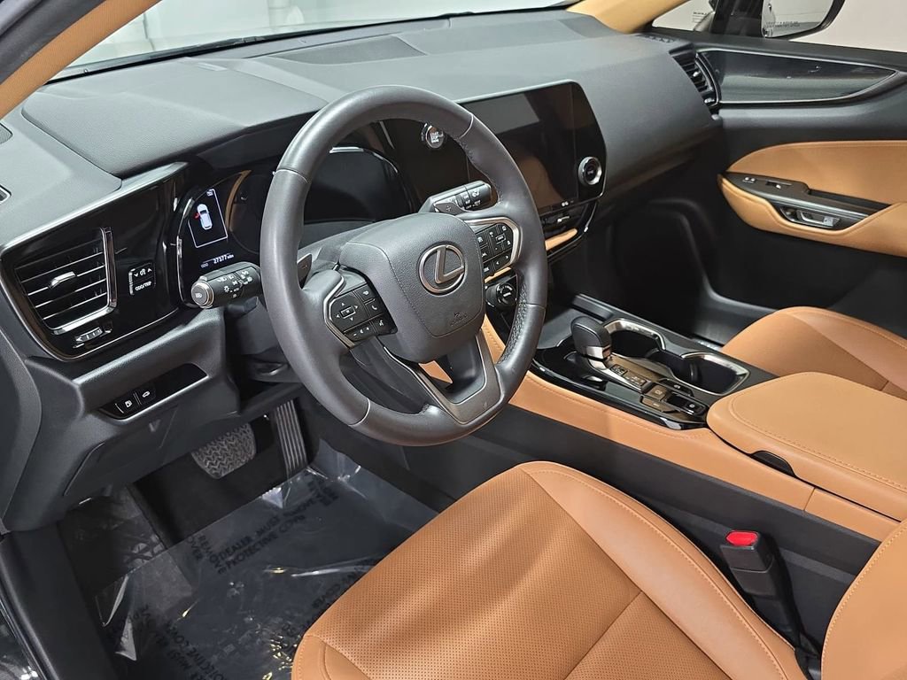 Used 2023 Lexus NX 250 FWD w/ Towing Package (2000 Lbs) image 4