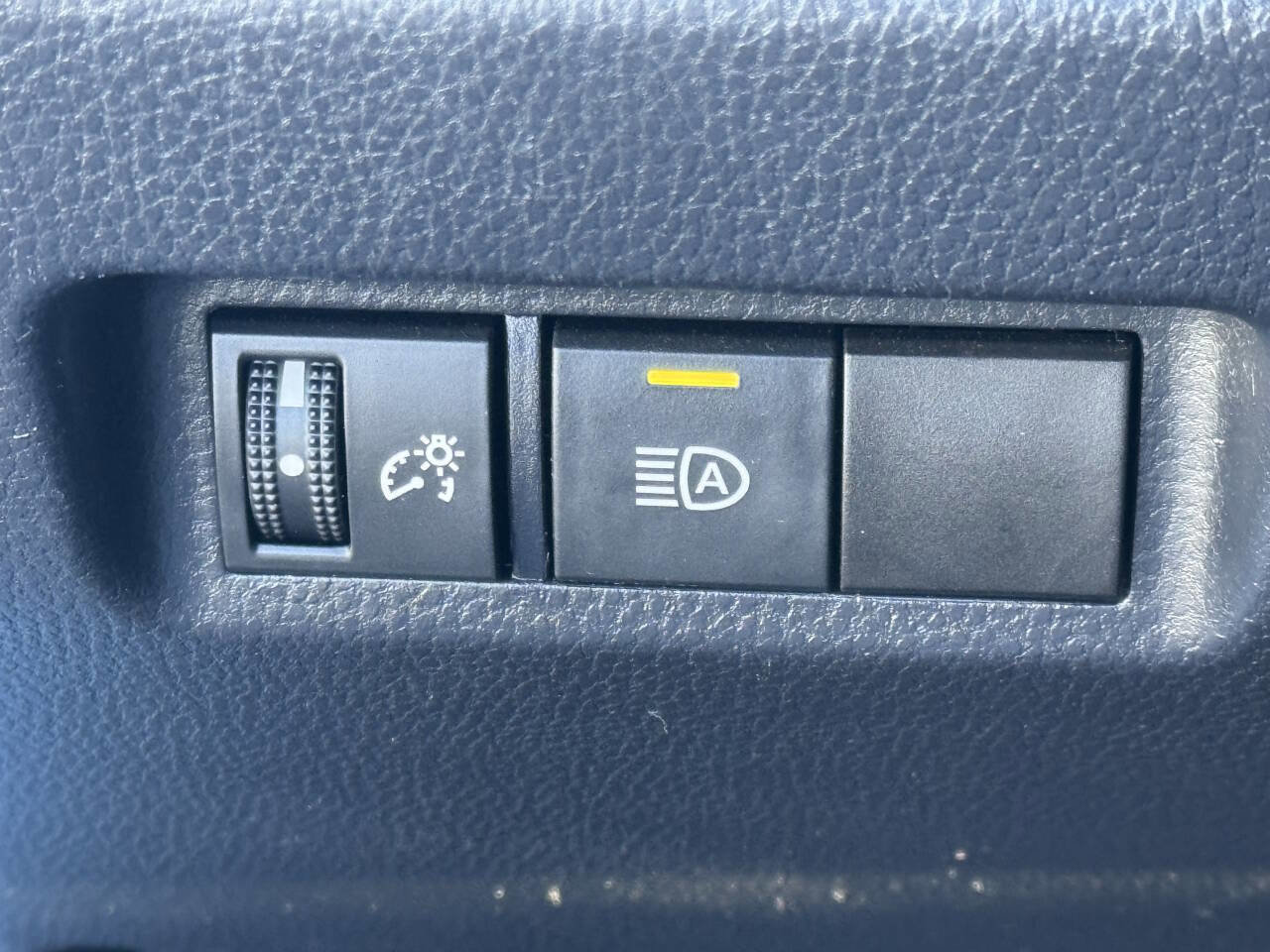 Used 2019 Toyota RAV4 LE image 20