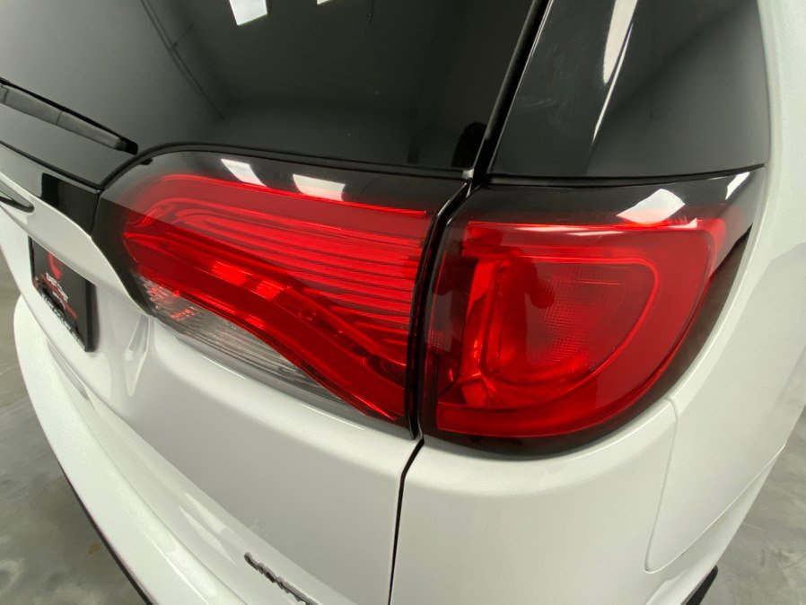 Used 2018 Chrysler Pacifica Limited w/ S Appearance Package FWD image 14