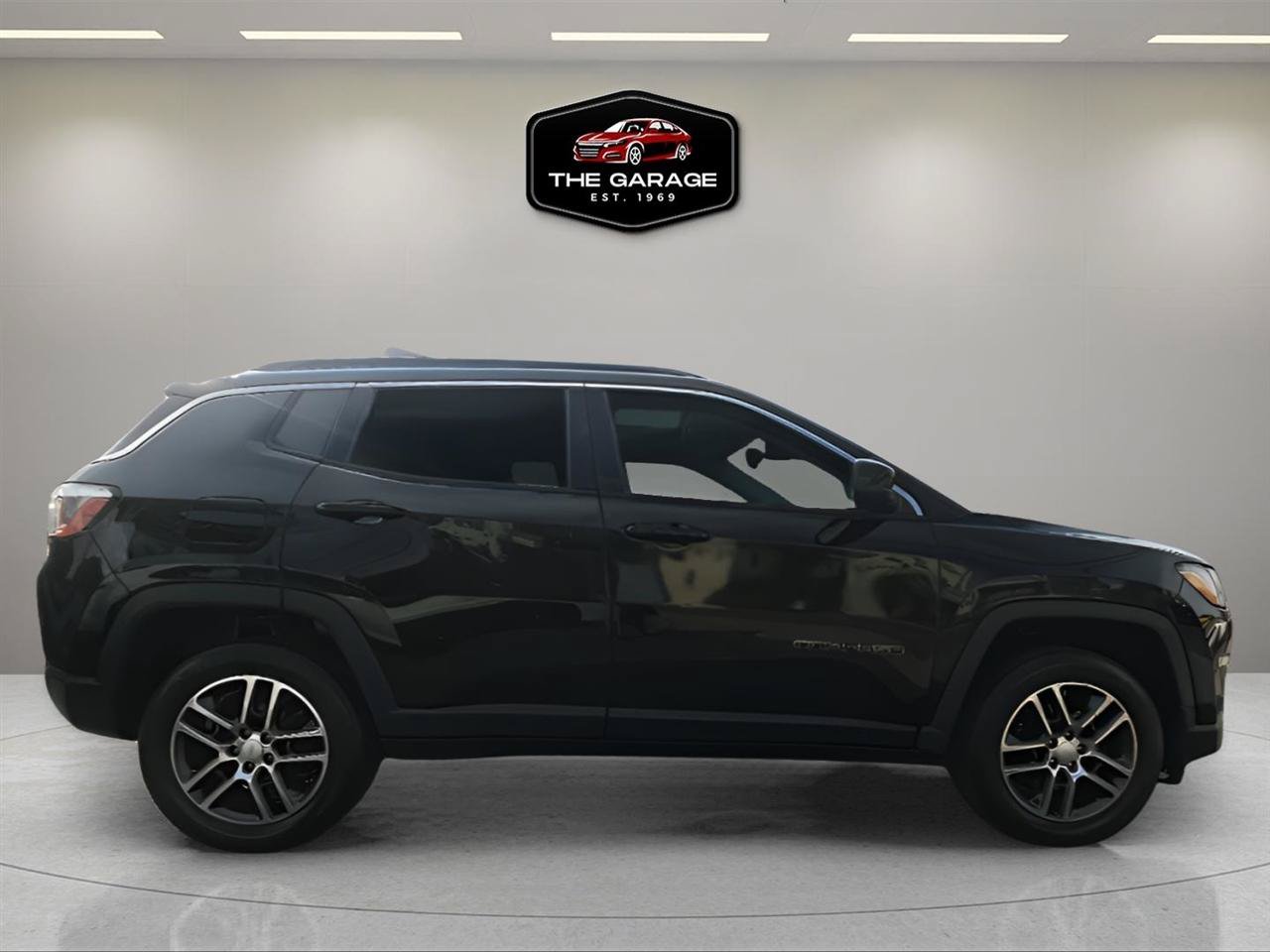 Used 2018 Jeep Compass Latitude w/ Popular Equipment Group AWD/4WD image 7