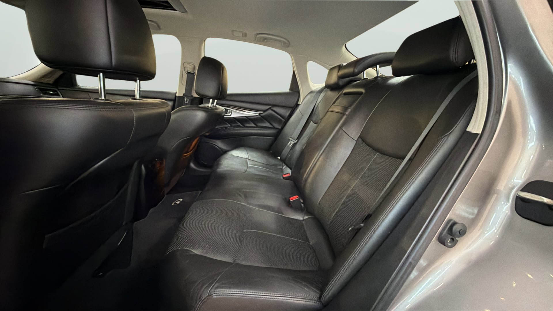 Used 2011 INFINITI M37 w/ Premium Pkg RWD image 33