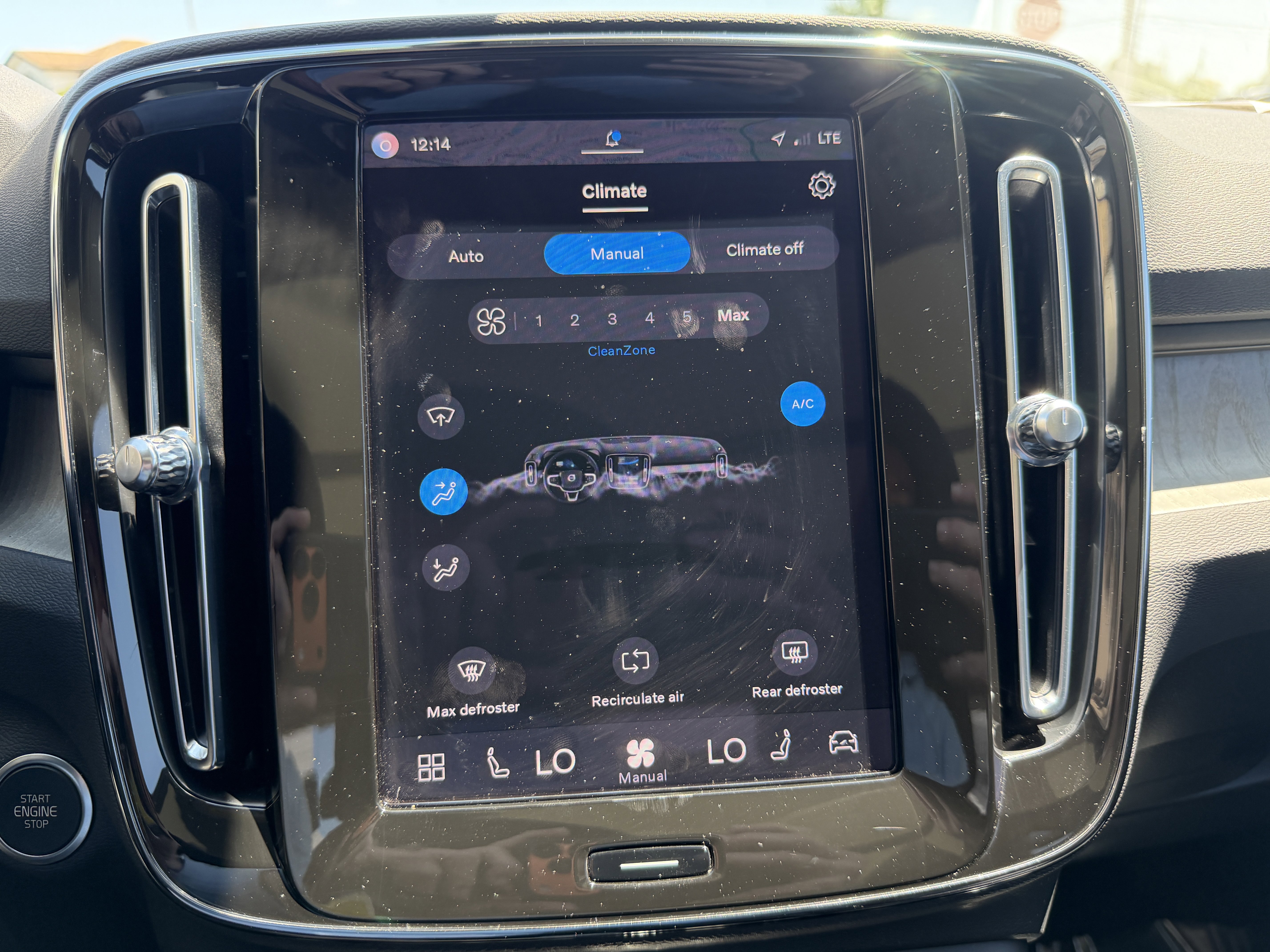 Certified 2023 Volvo XC40 B5 Plus w/ Driver Assist Package AWD/4WD image 24
