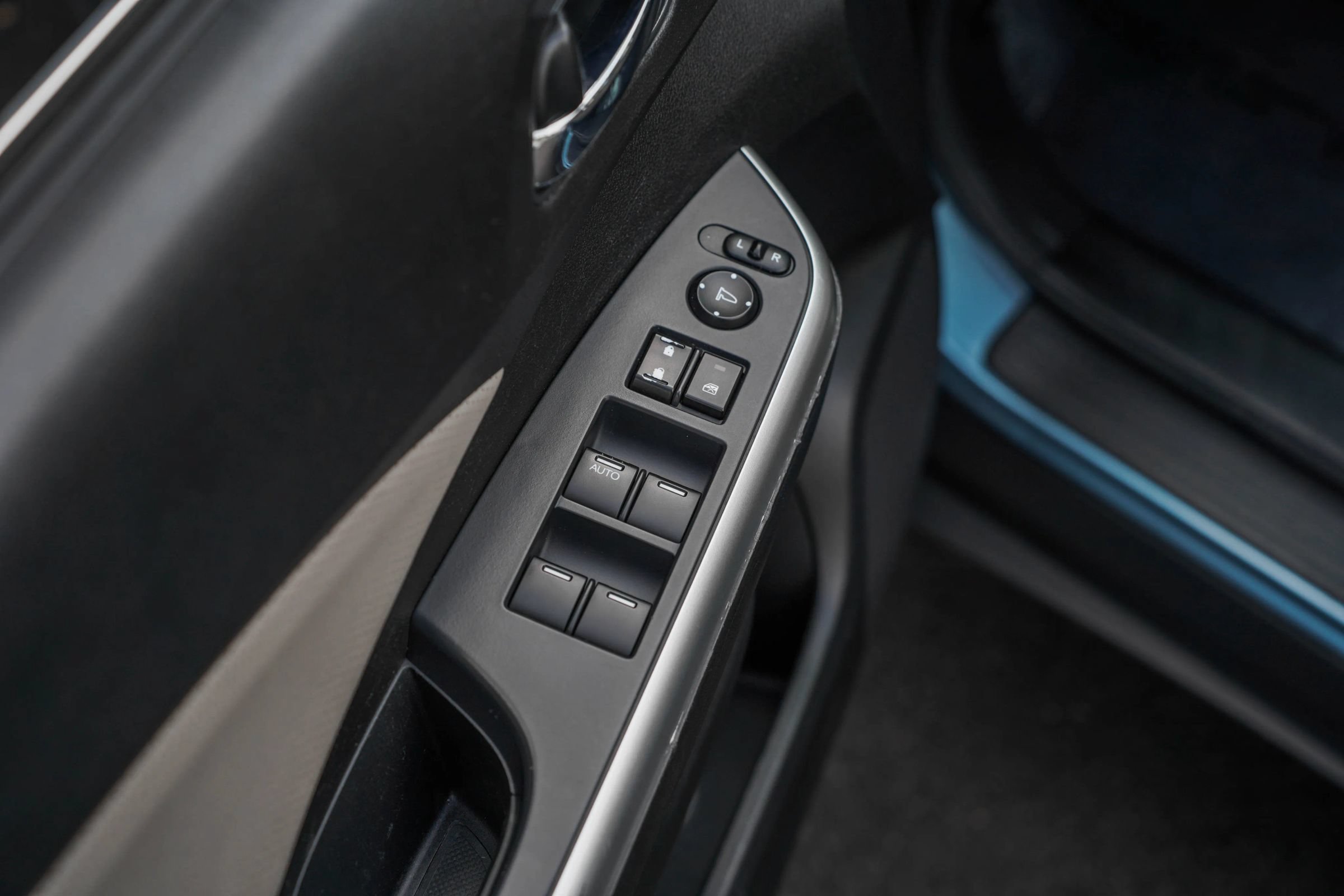 Used 2015 Honda CR-V Touring image 10