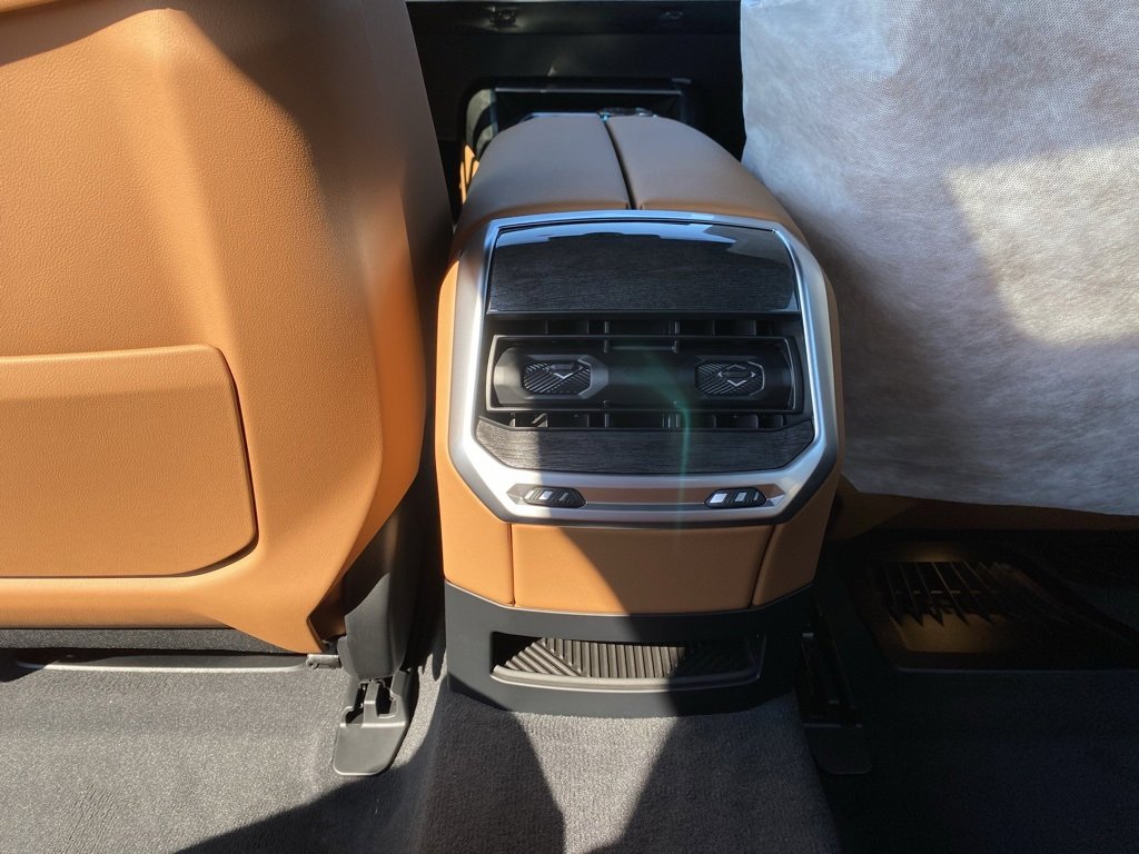 New 2026 BMW 740i xDrive w/ Premium Package image 10