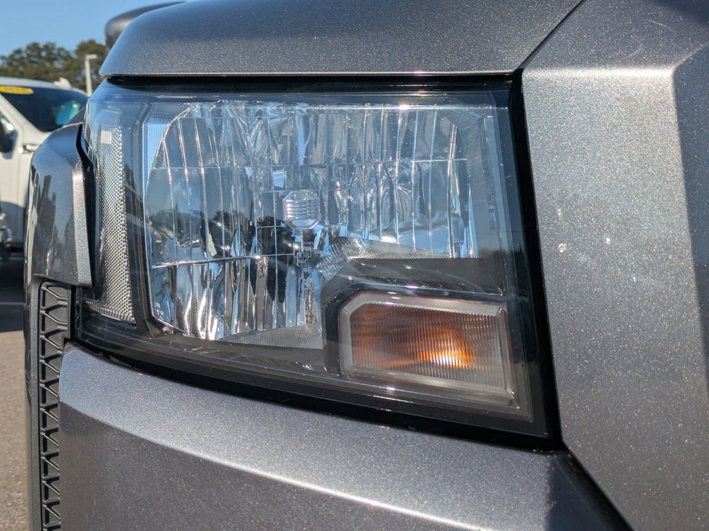 Used 2022 Nissan Frontier SV image 9