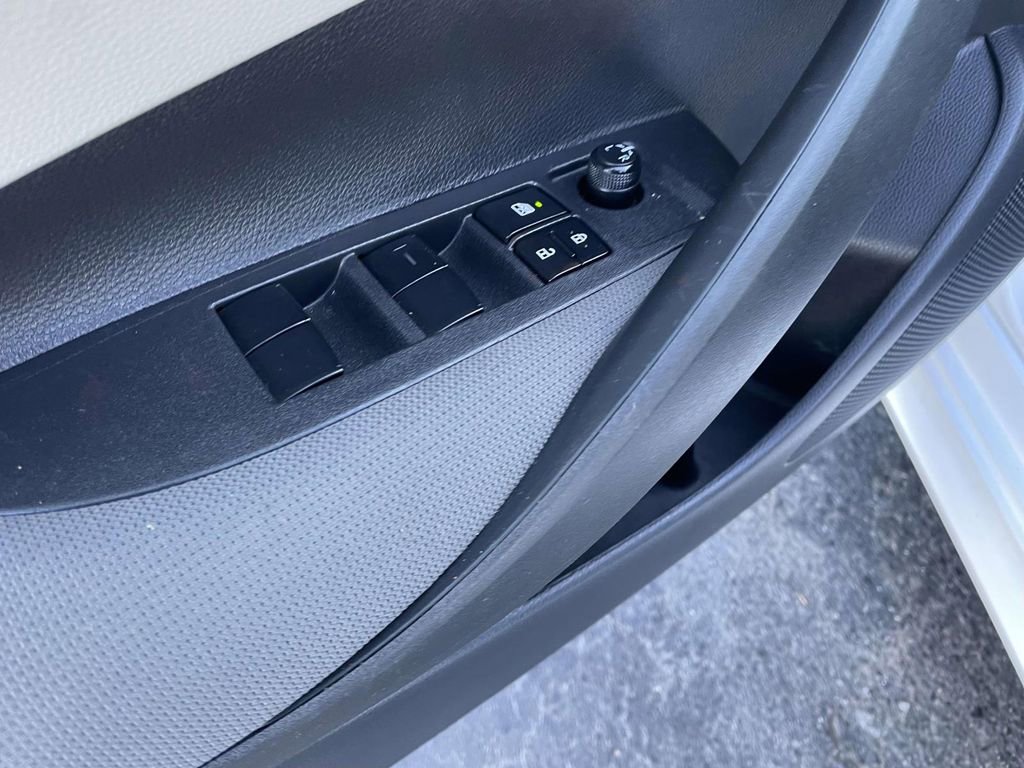 Used 2025 Toyota Corolla LE image 27