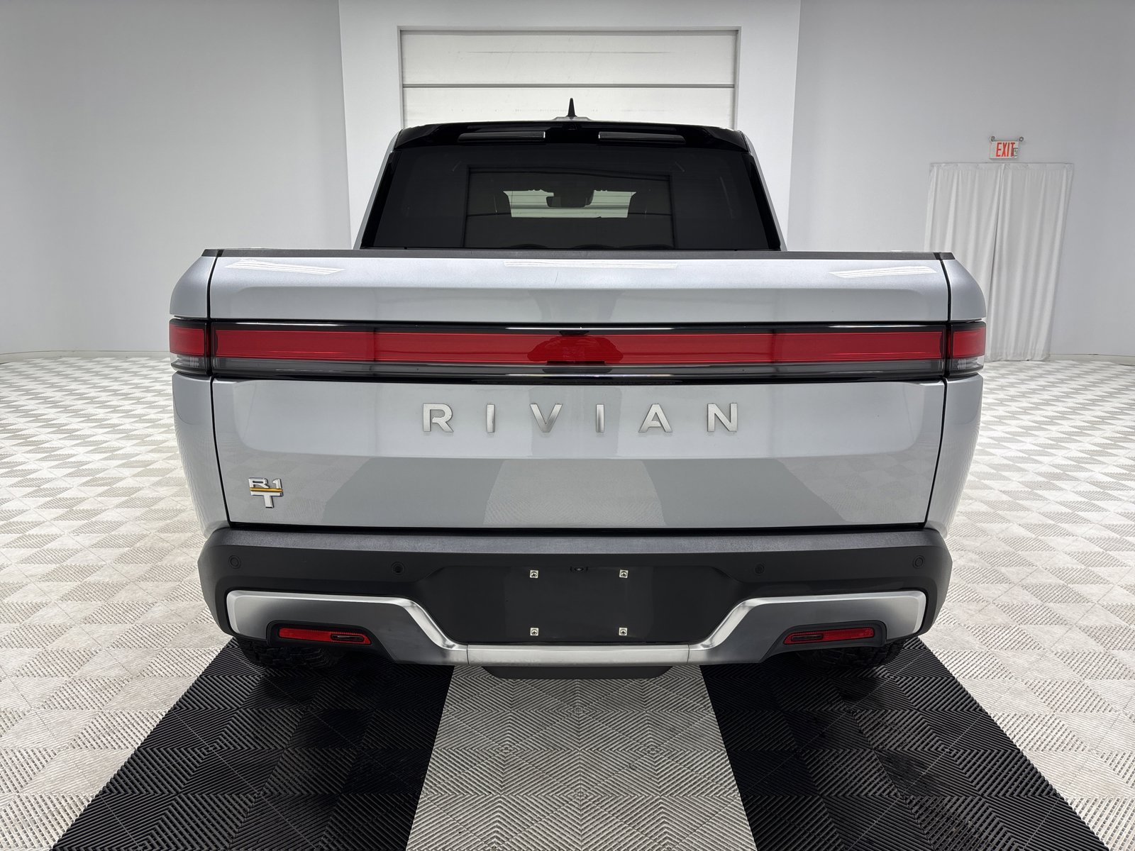 Used 2023 Rivian R1T Adventure image 4
