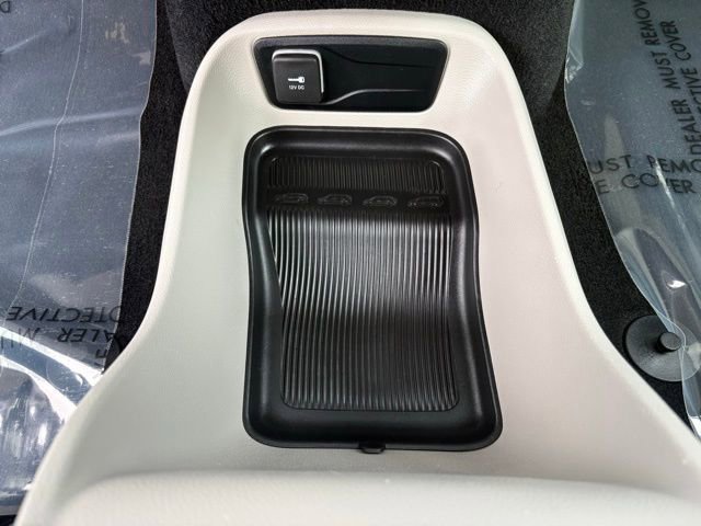 Used 2023 Chrysler Voyager LX image 19