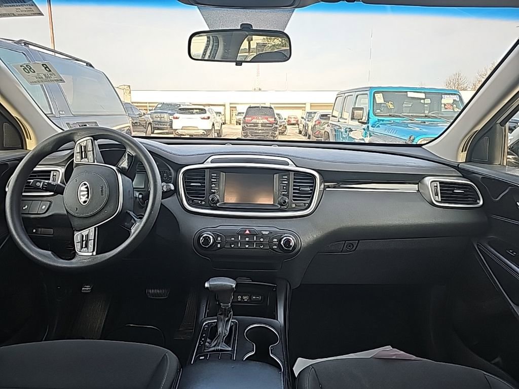 Used 2019 Kia Sorento LX image 4