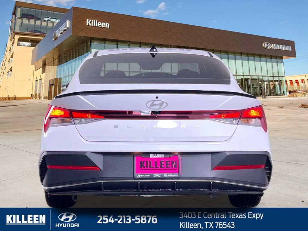Used 2025 Hyundai Elantra Sport image 8