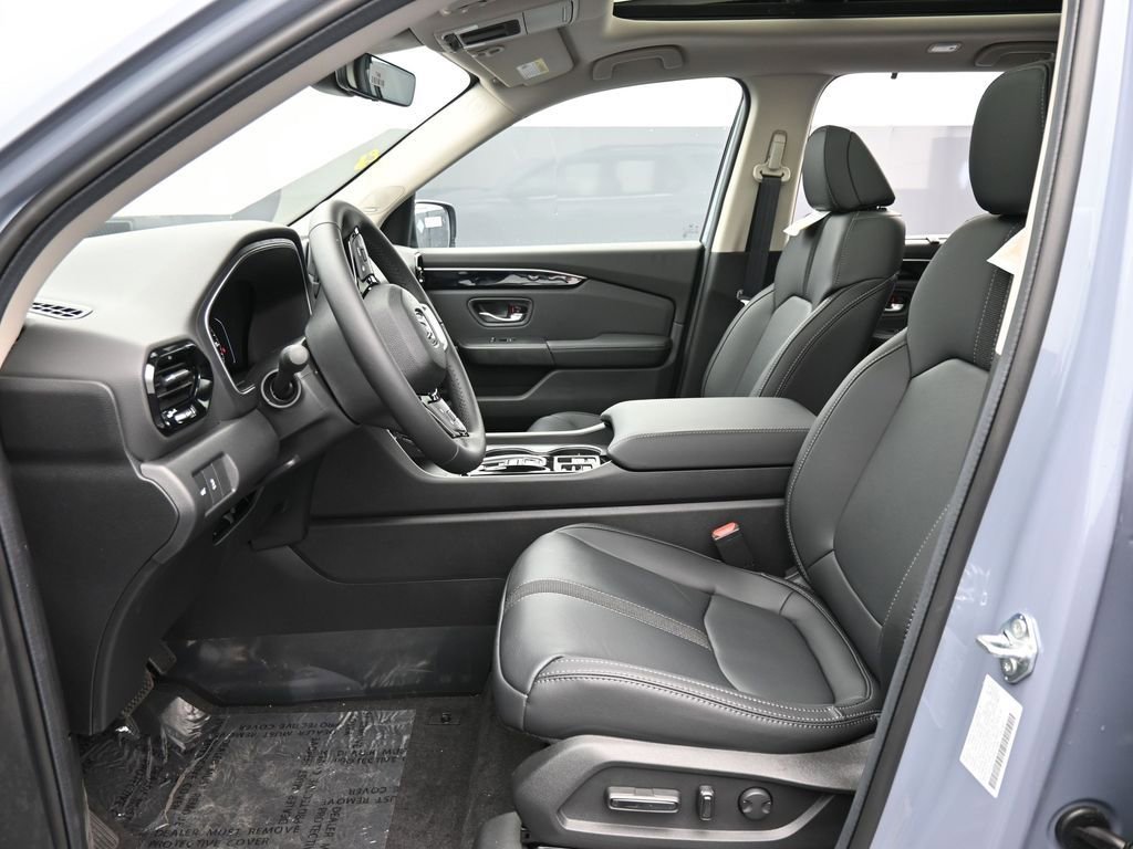 New 2025 Honda Pilot Touring image 34