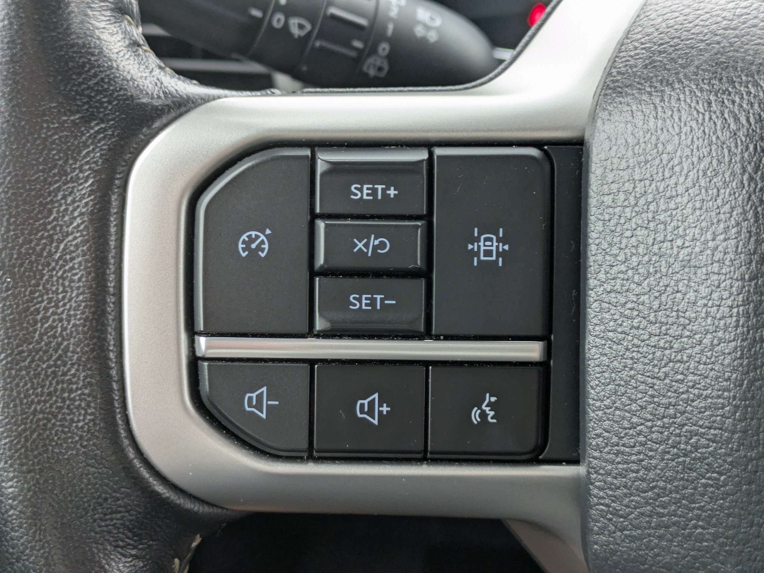 Used 2024 Ford Expedition XLT AWD/4WD image 29