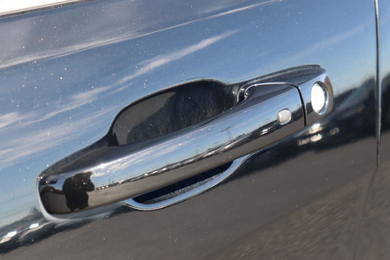 Used 2019 Jeep Grand Cherokee Laredo w/ 18" Wheel & 8.4" Radio Group image 23