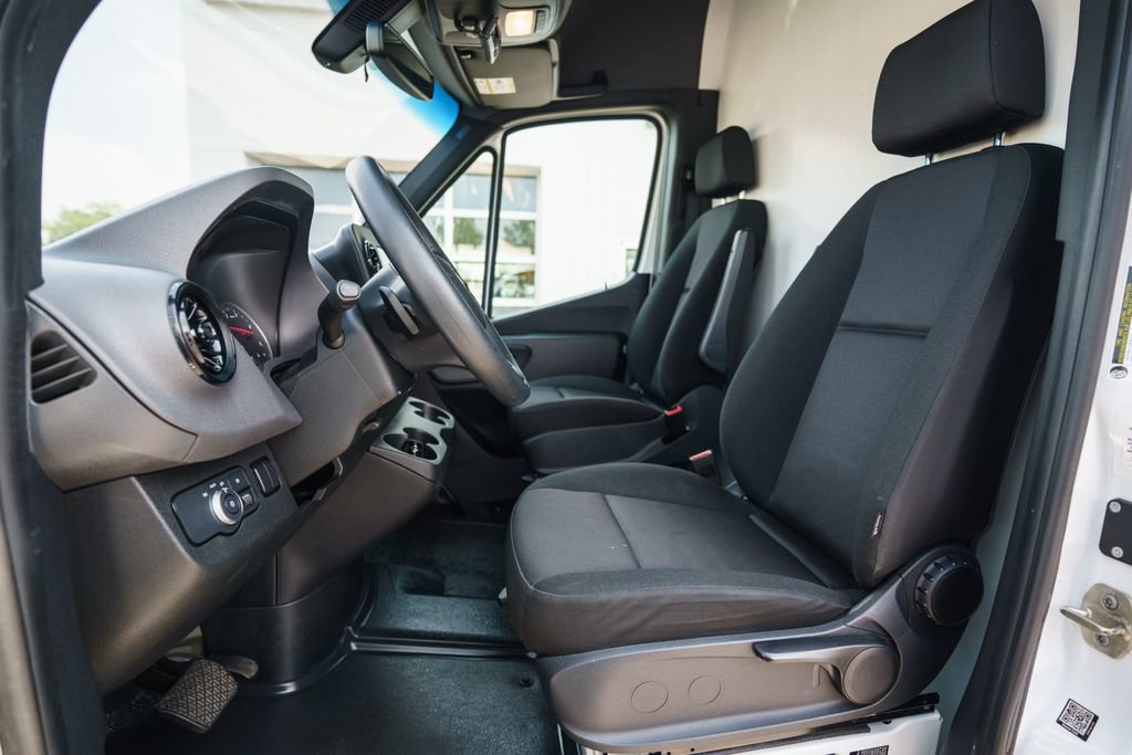 Used 2023 Mercedes-Benz Sprinter 2500 image 5