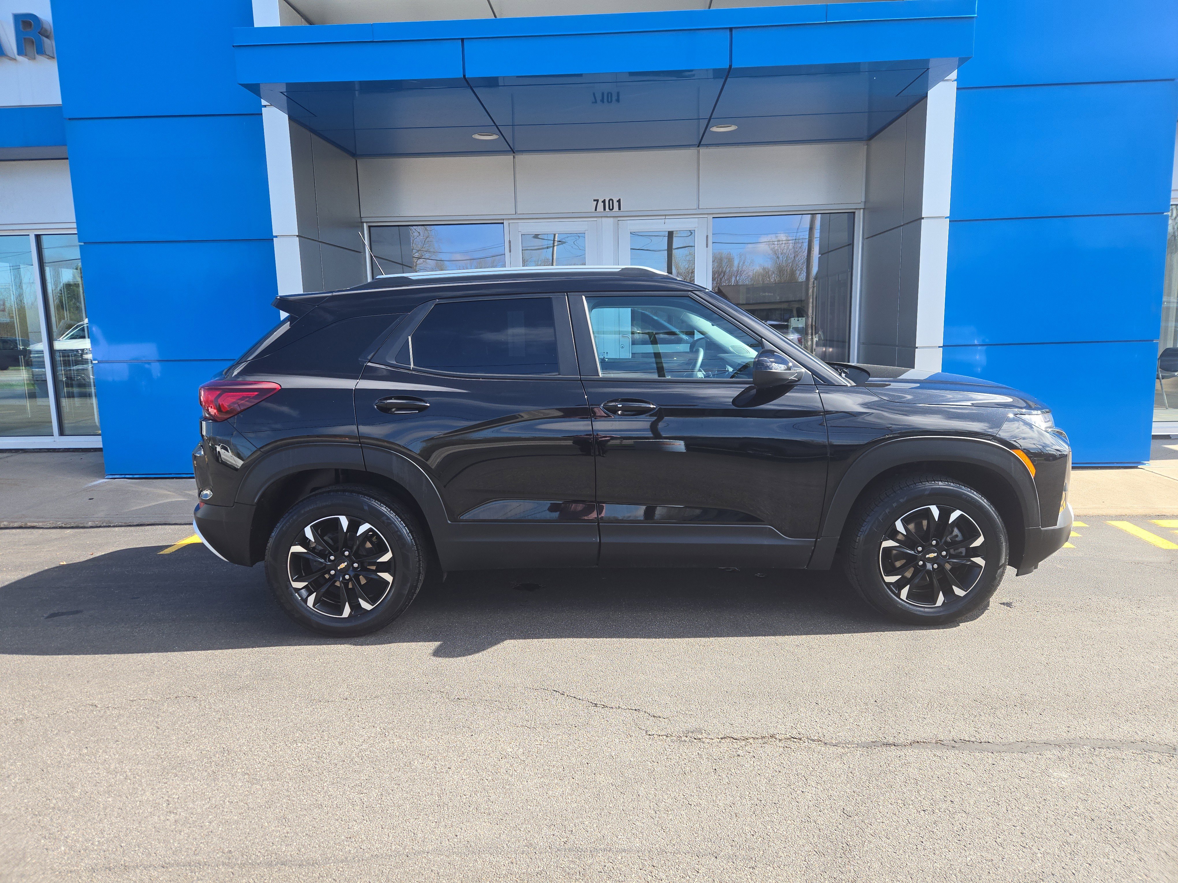 Certified 2023 Chevrolet TrailBlazer LT w/ Convenience Package AWD/4WD image 16