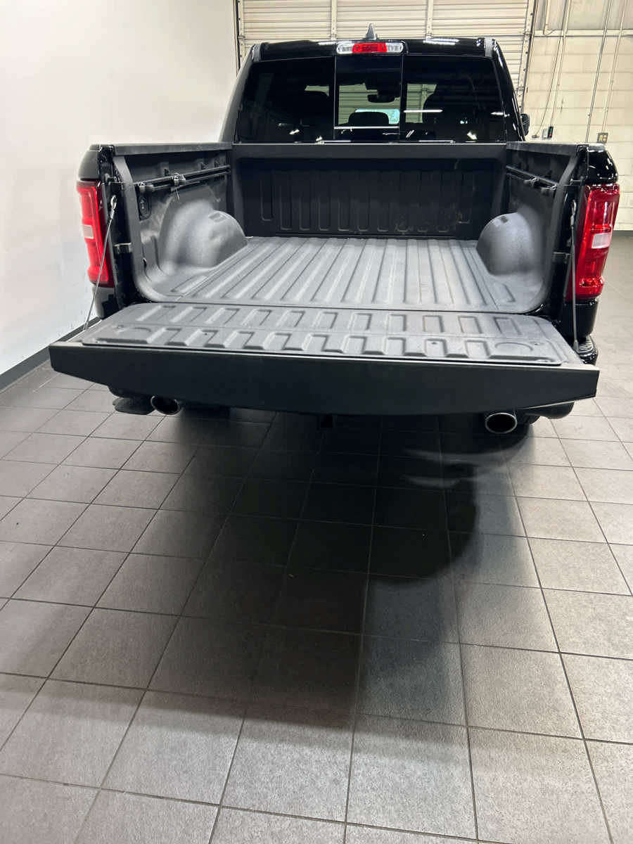 Used 2025 RAM 1500 Big Horn AWD/4WD image 11