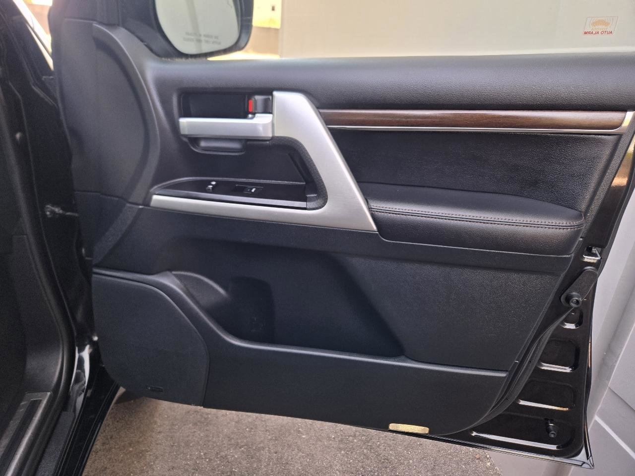 Used 2020 Toyota Land Cruiser Heritage Edition image 65