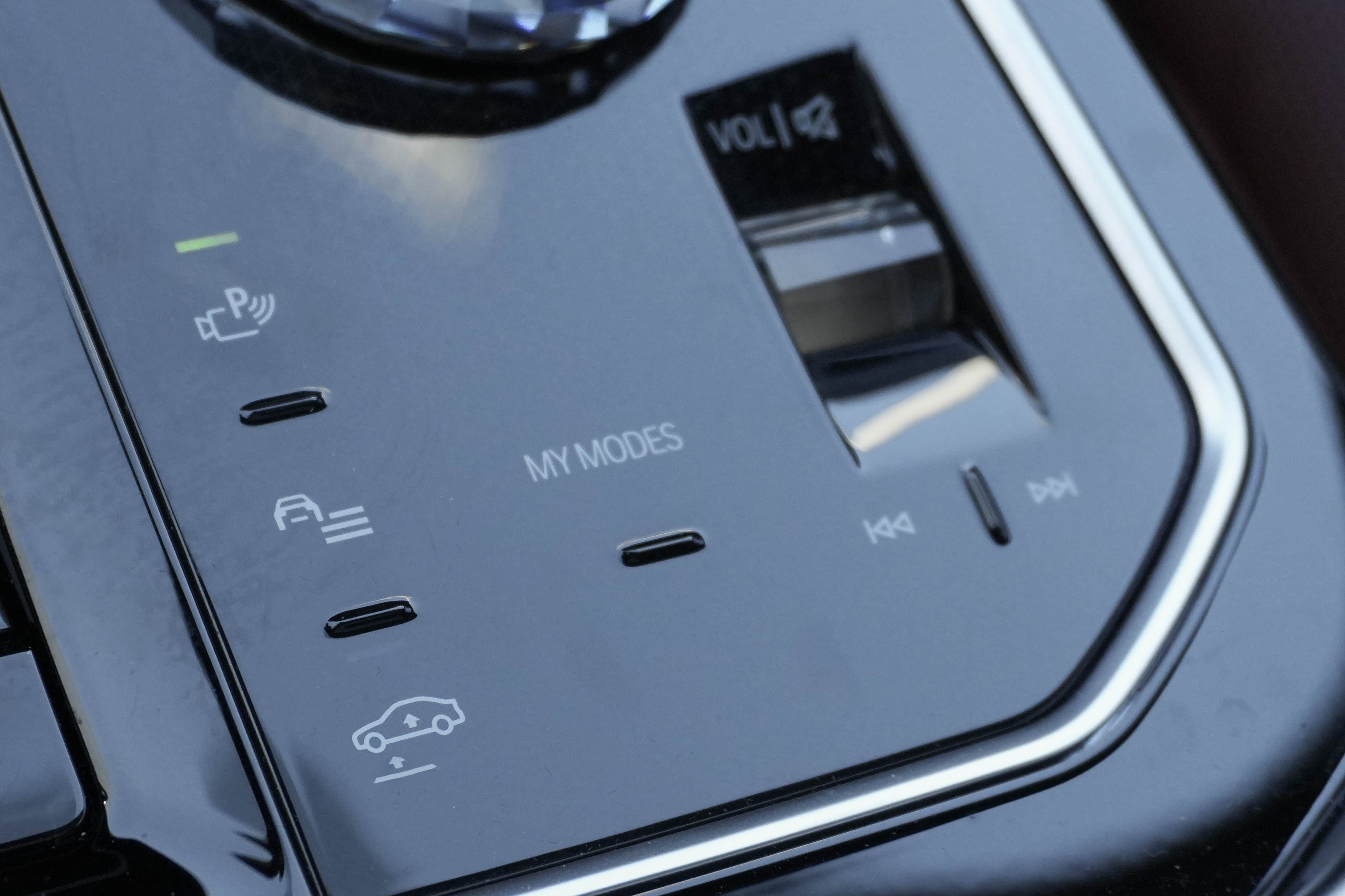 Certified 2023 BMW 760i xDrive w/ Executive Package image 31