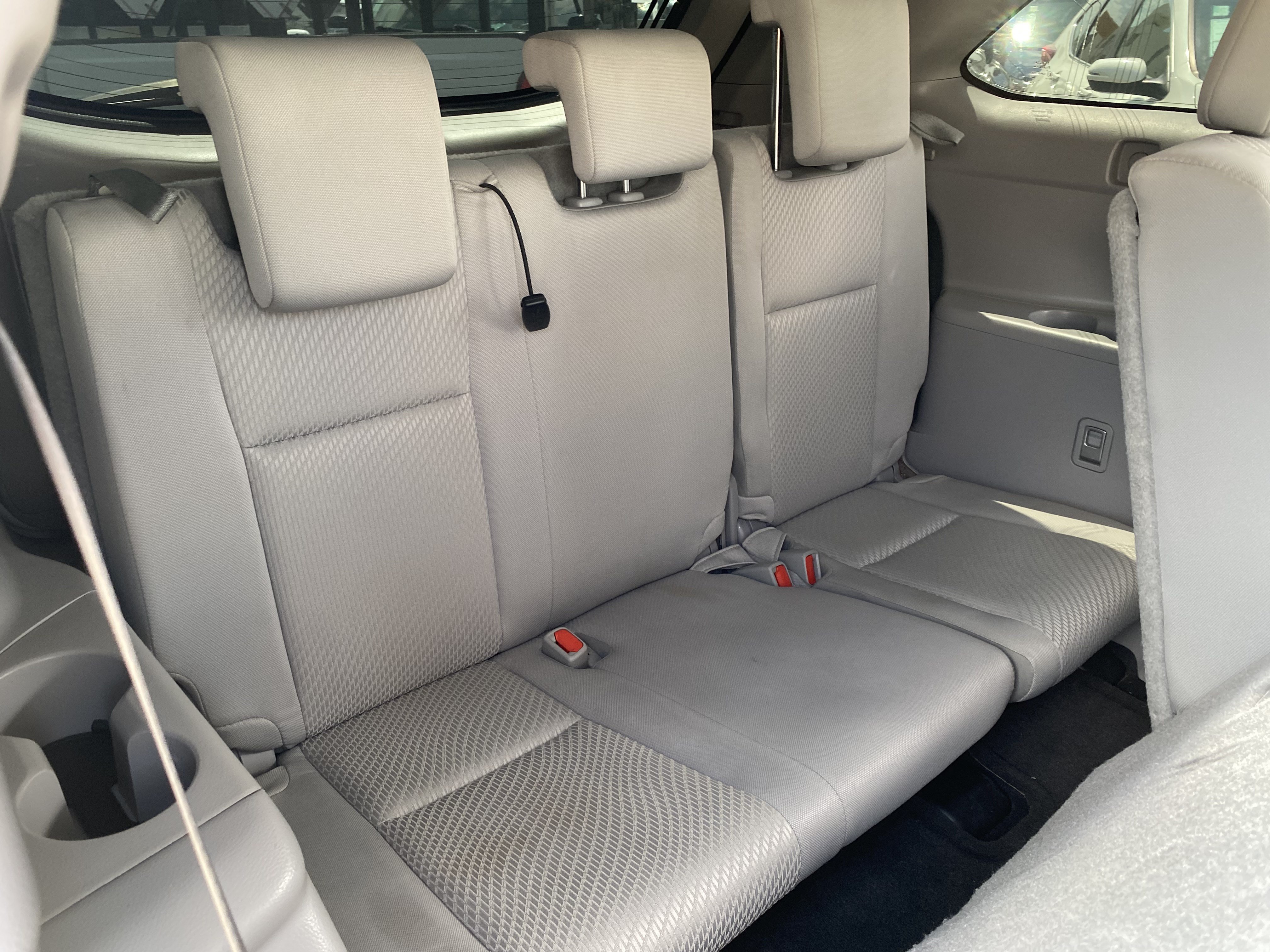 Used 2018 Toyota Highlander LE FWD image 19