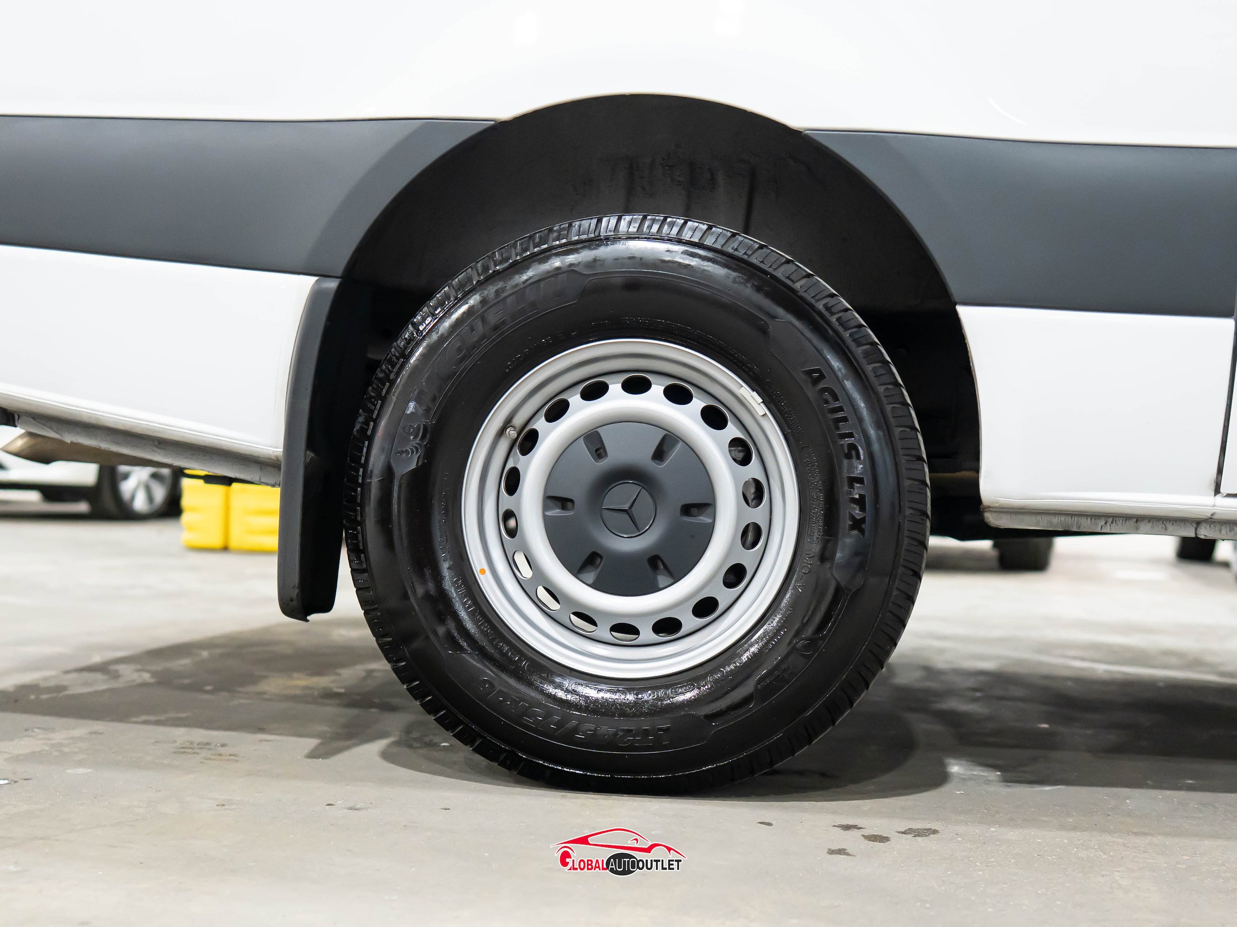 Used 2025 Mercedes-Benz Sprinter 2500 image 10