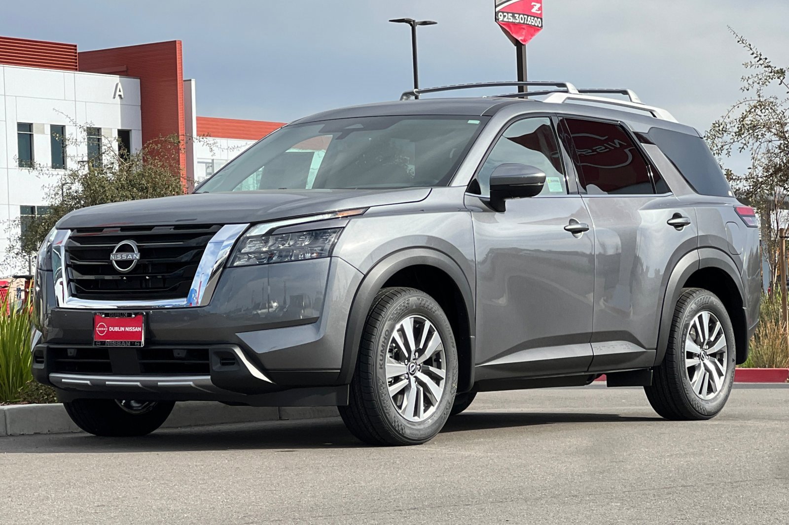 New 2025 Nissan Pathfinder SL w/ Lighting Package (N92) image 8