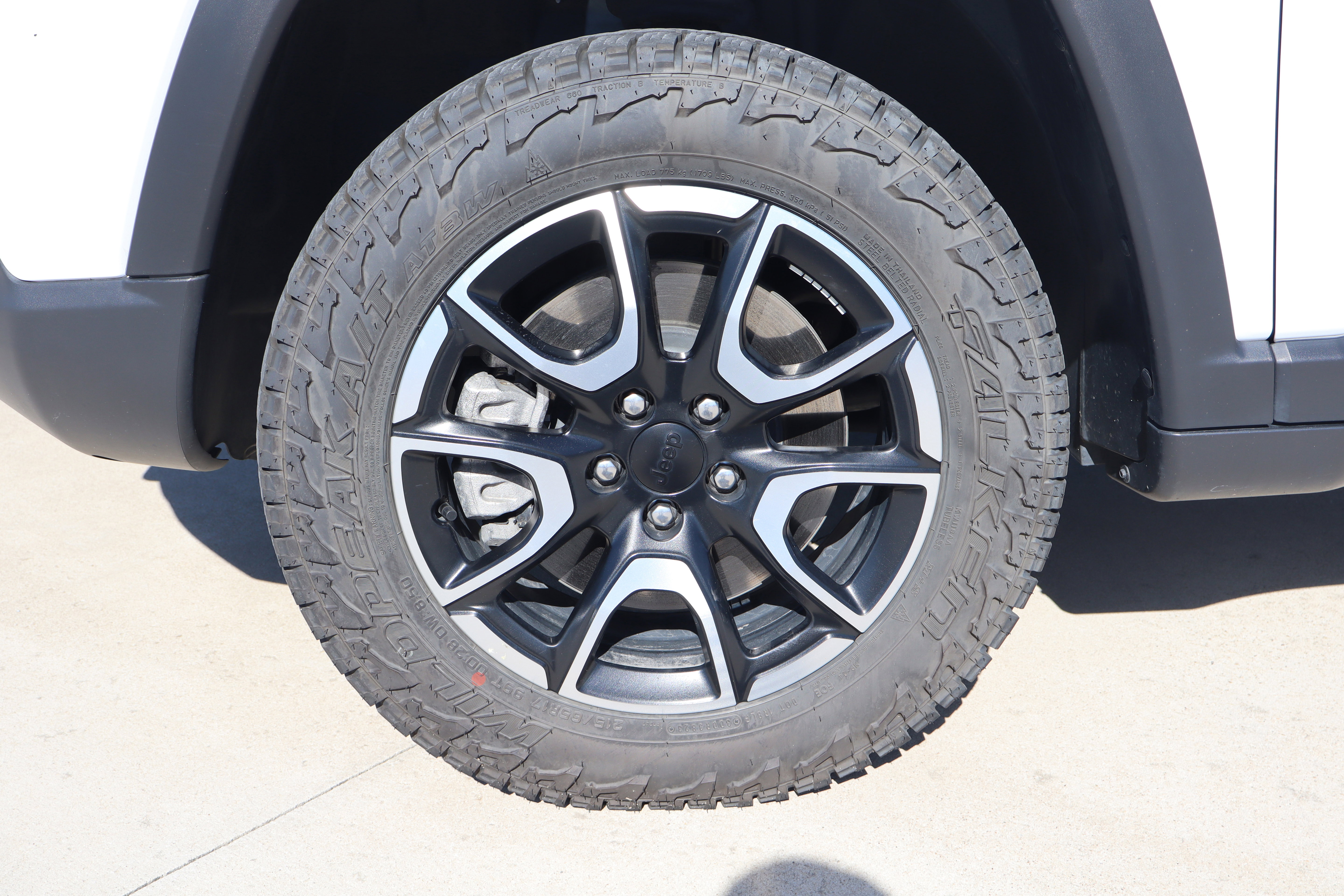 Used 2024 Jeep Compass Trailhawk w/ Trailhawk Convenience Group image 28