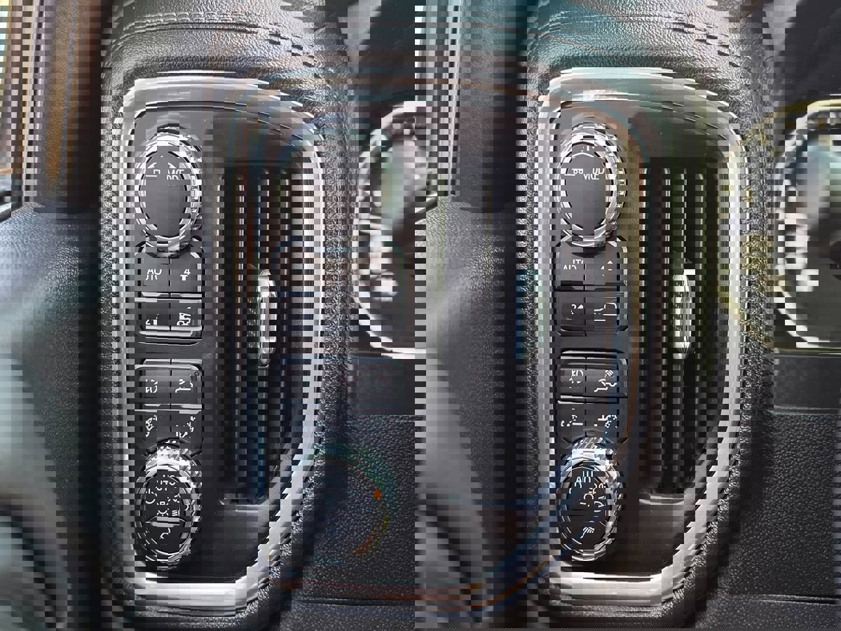 Used 2021 GMC Sierra 1500 SLT image 48