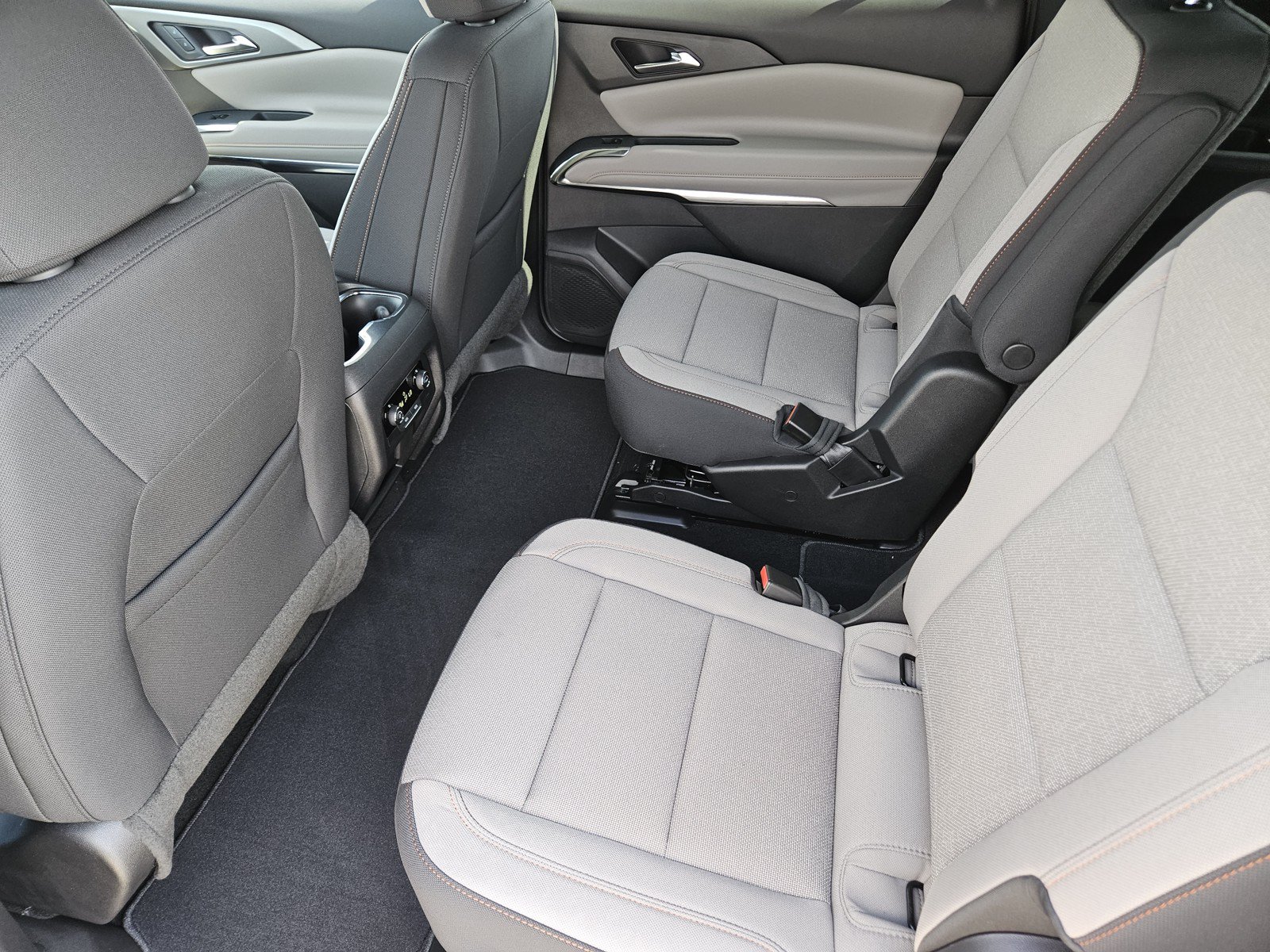 New 2027 Chevrolet Traverse LT w/ Driver Confidence Package FWD image 19