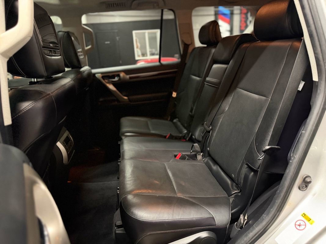 Used 2018 Lexus GX 460 Premium w/ Premium Package image 19