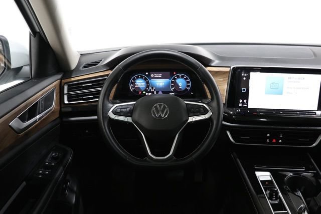 Used 2025 Volkswagen Atlas SE FWD image 13