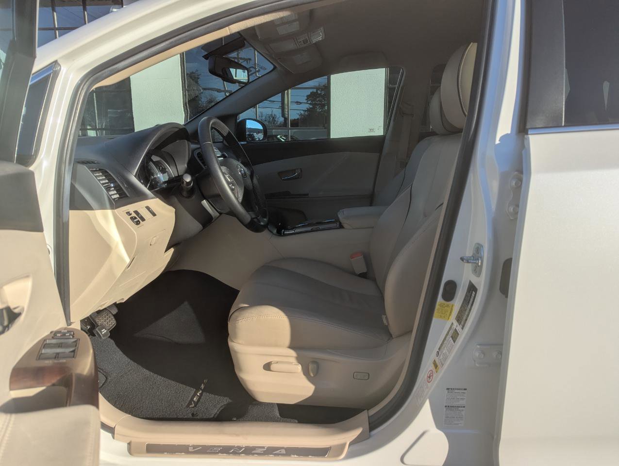 Used 2012 Toyota Venza XLE AWD/4WD image 12