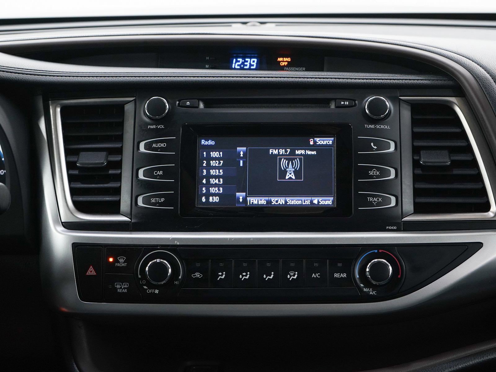 Used 2015 Toyota Highlander LE AWD/4WD image 17