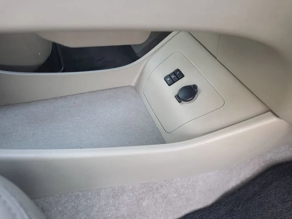 Used 2010 Toyota Prius One FWD image 13