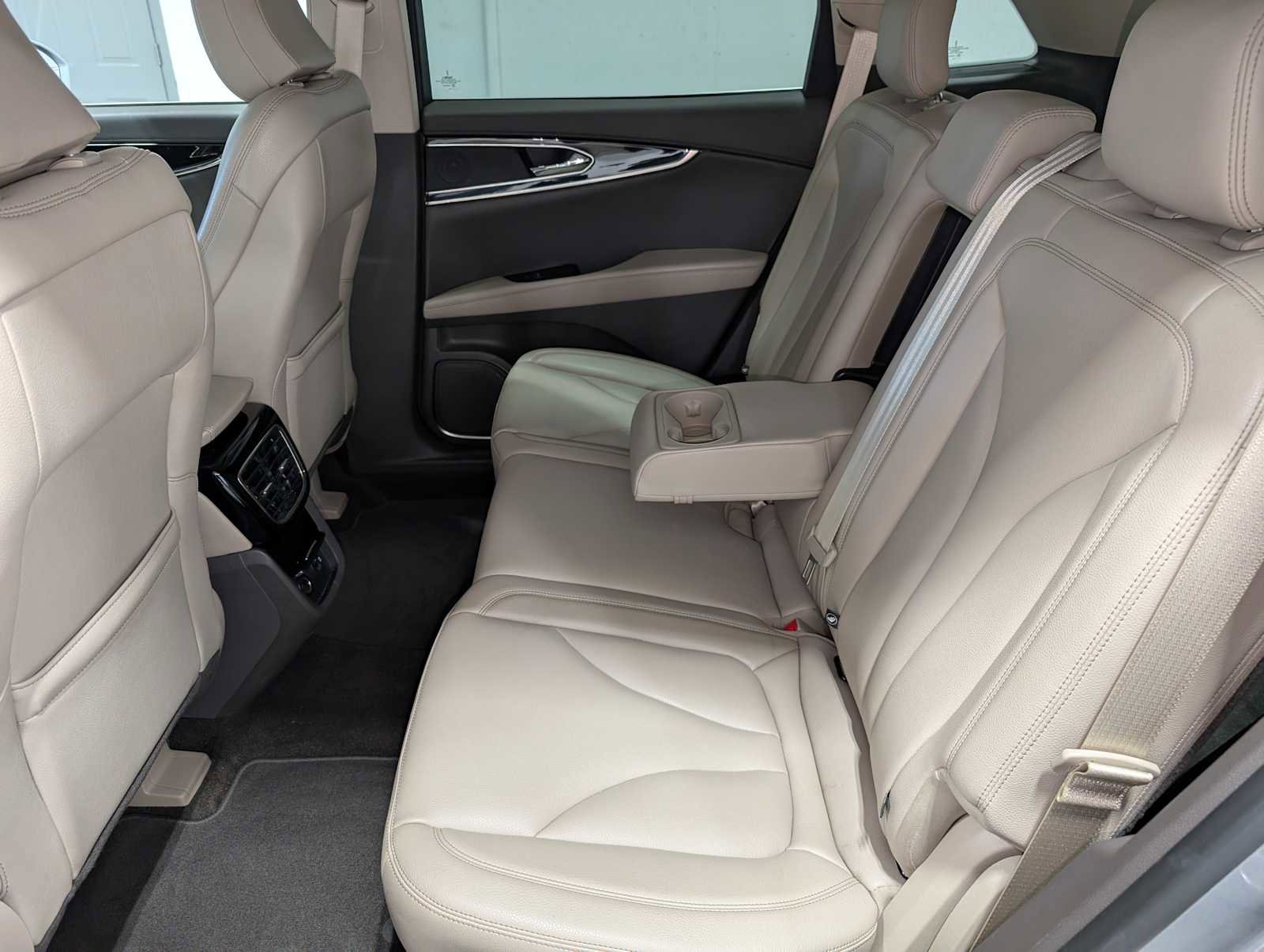 Used 2022 Lincoln Nautilus Standard image 21