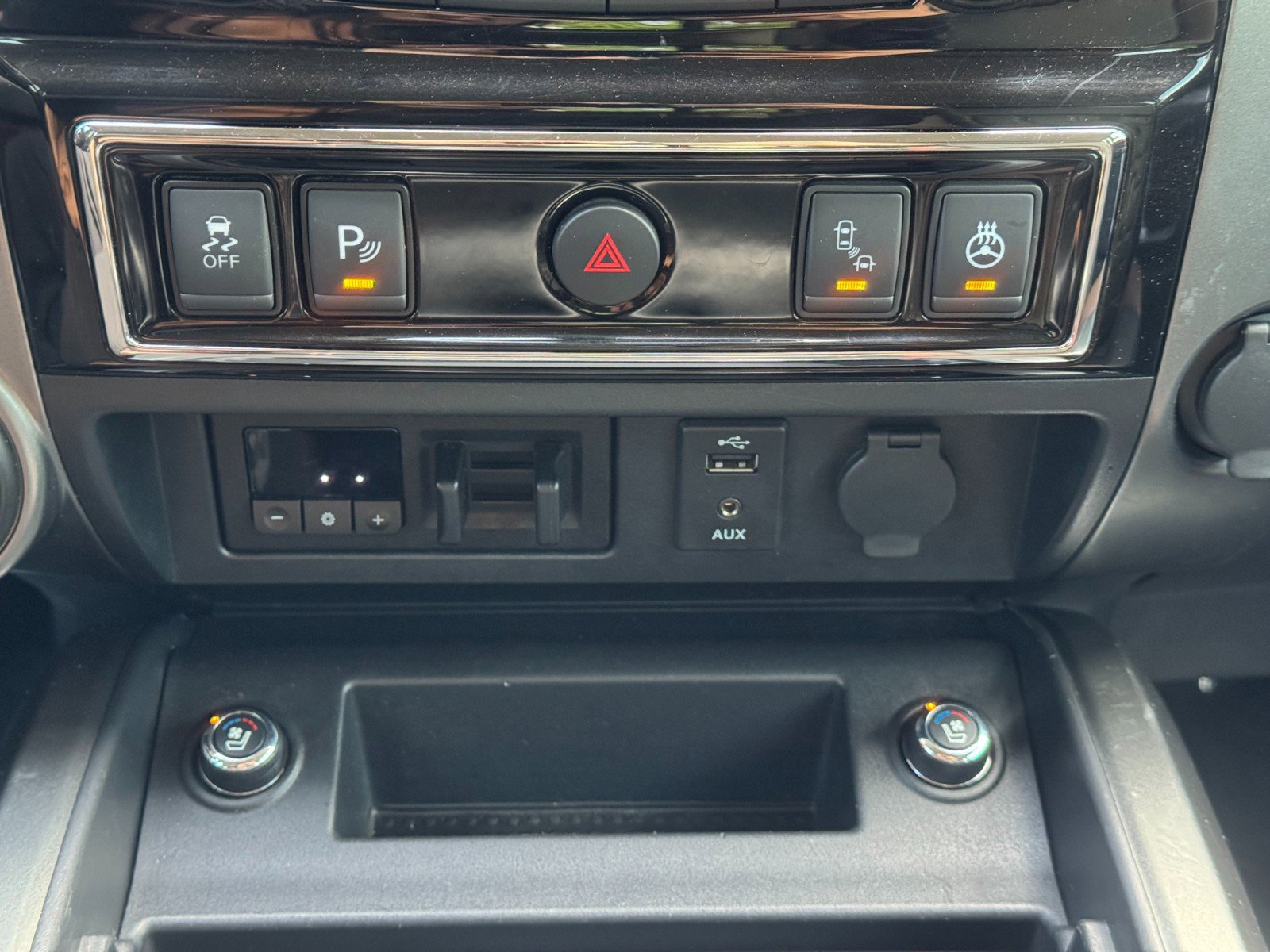 Used 2017 Nissan Titan Platinum Reserve AWD/4WD image 29