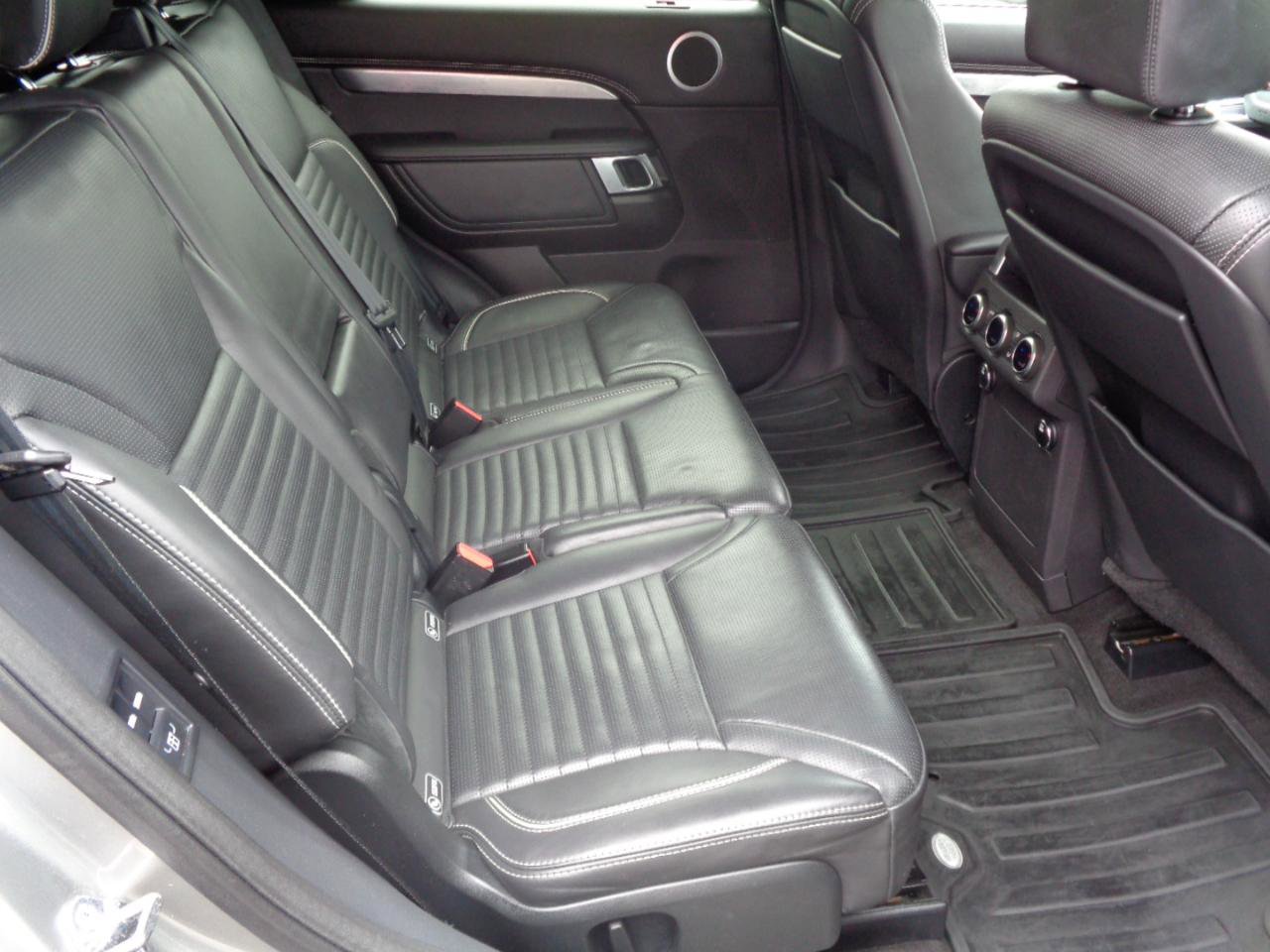 Used 2017 Land Rover Discovery First Edition image 30